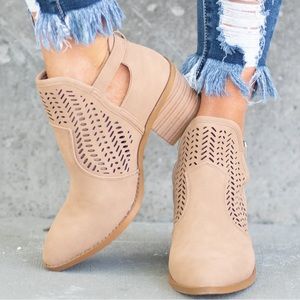 Wild Diva Lounge So Chic Camel Booties size 7.5